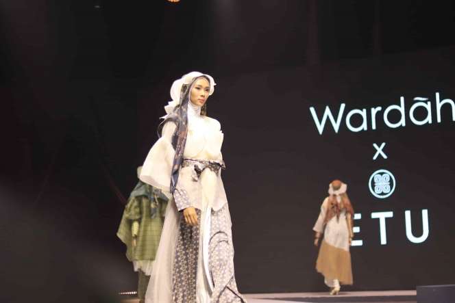 Koleksi Modest Wear dengan Riasan Flawless