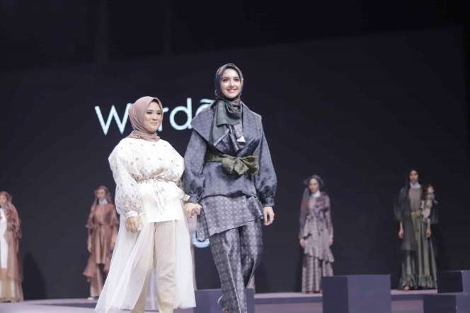 Koleksi Modest Wear dengan Riasan Flawless