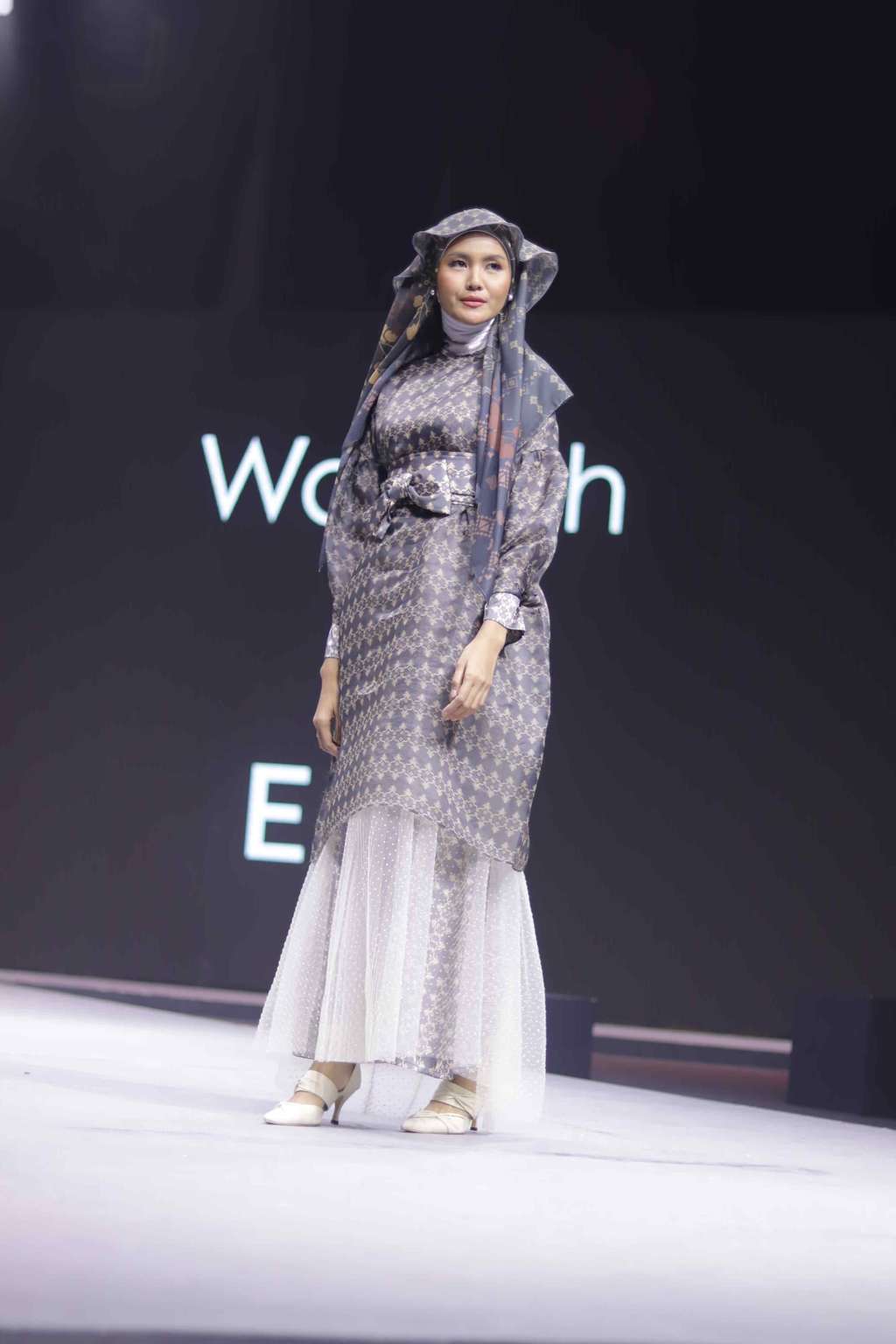 Koleksi Modest Wear dengan Riasan Flawless