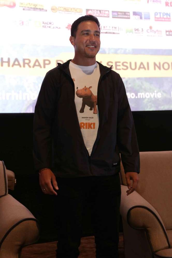 Pengalaman Hamish Daud Jadi Badak Sumatera