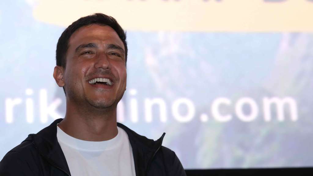 Pengalaman Hamish Daud Jadi Badak Sumatera