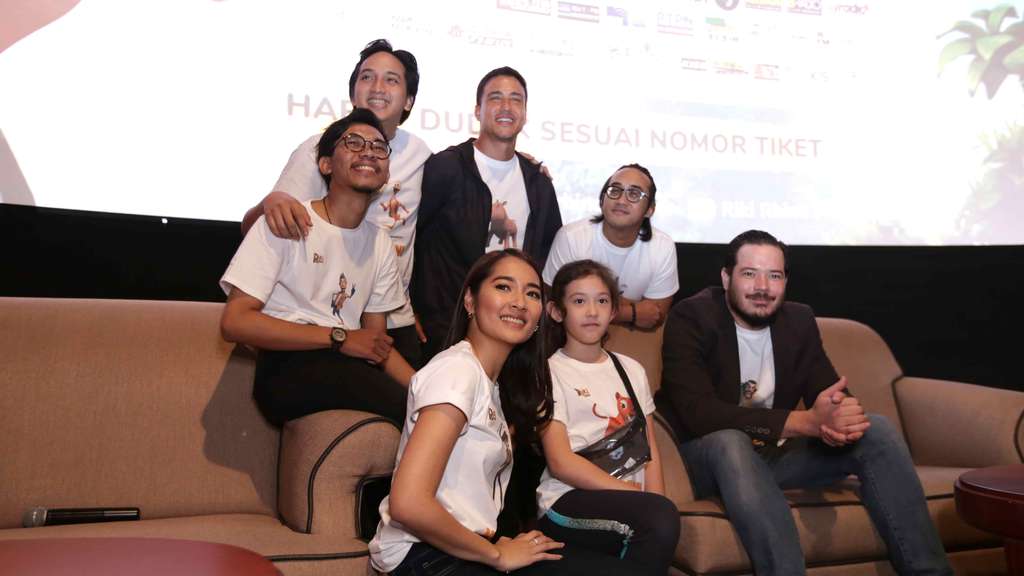 Pengalaman Hamish Daud Jadi Badak Sumatera