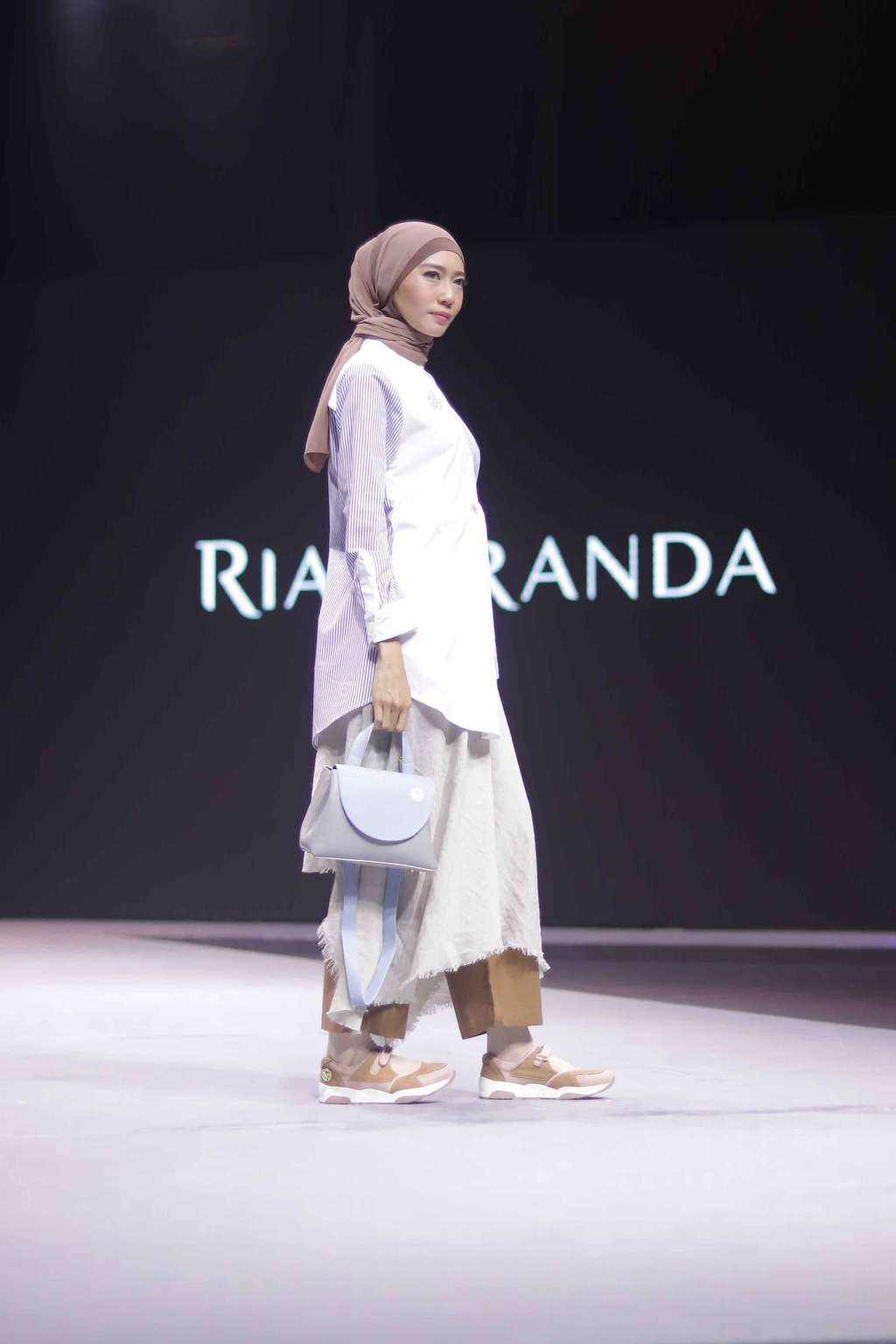 Pilihan Busana Hijab Kasual dan Stylish untuk Anak Millenial