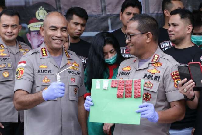 Penampilan Artis Vitalia Shesa Berbaju Tahanan