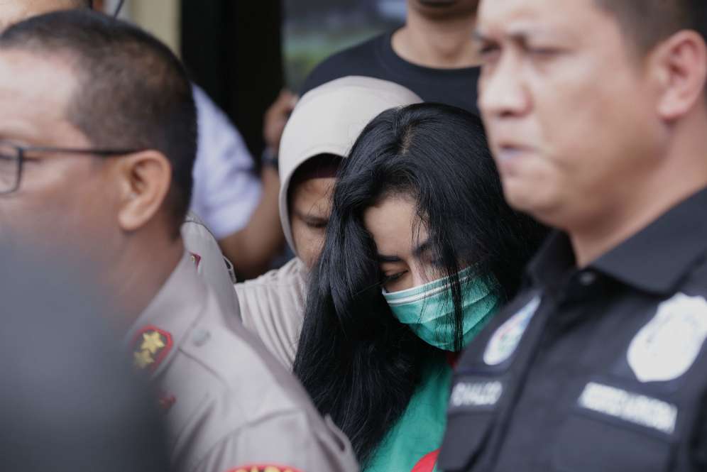 Penampilan Artis Vitalia Shesa Berbaju Tahanan