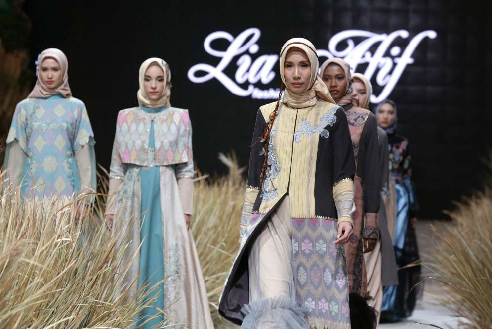 Inspirasi Tenun dan Songket Khas NTB untuk Busana Muslim