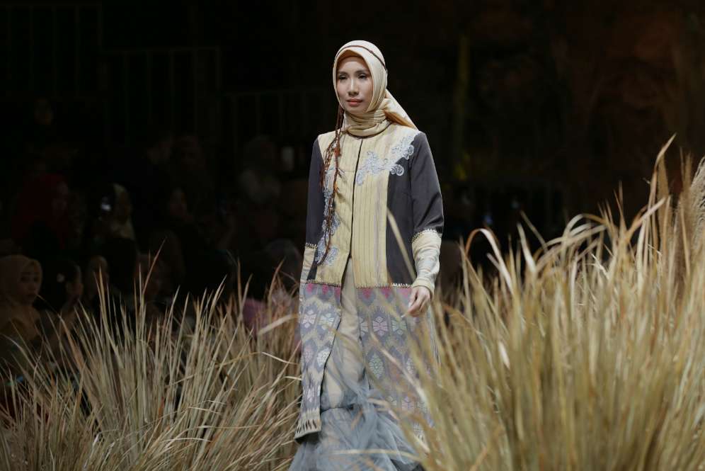 Inspirasi Tenun dan Songket Khas NTB untuk Busana Muslim