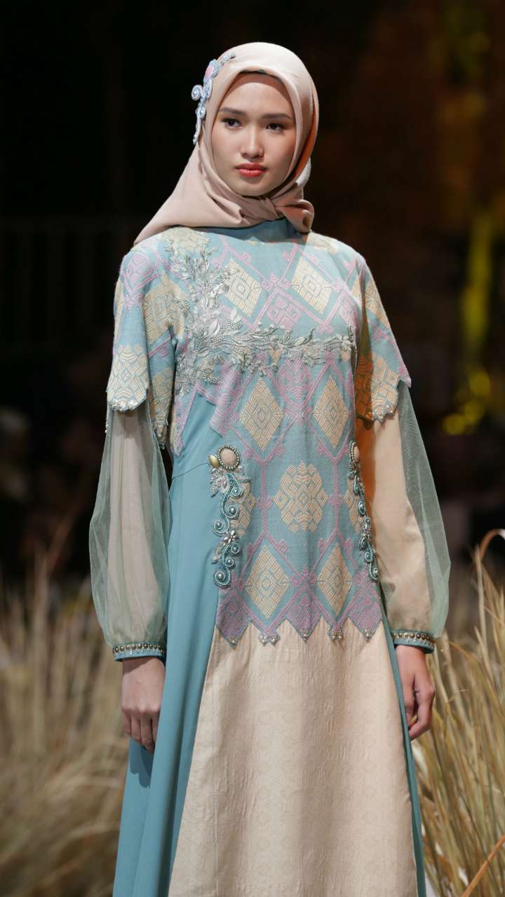 Inspirasi Tenun dan Songket Khas NTB untuk Busana Muslim