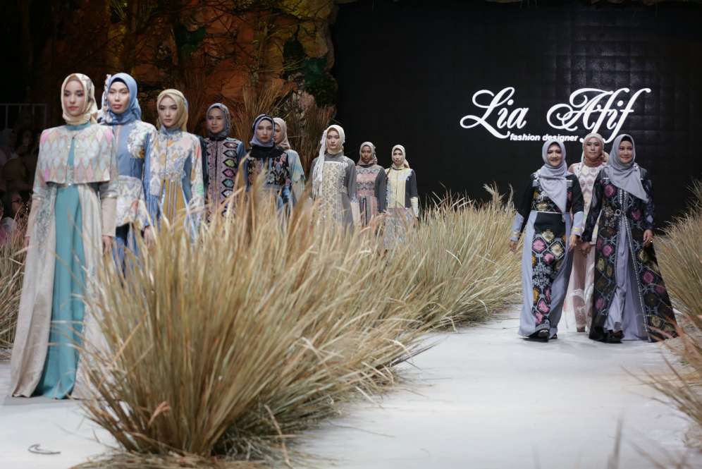 Inspirasi Tenun dan Songket Khas NTB untuk Busana Muslim