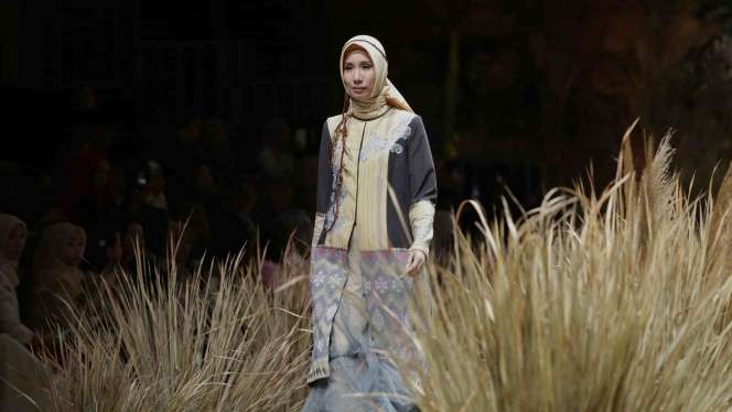 16 Busana Muslim Etnik NTB Rancangan Lia Afif 