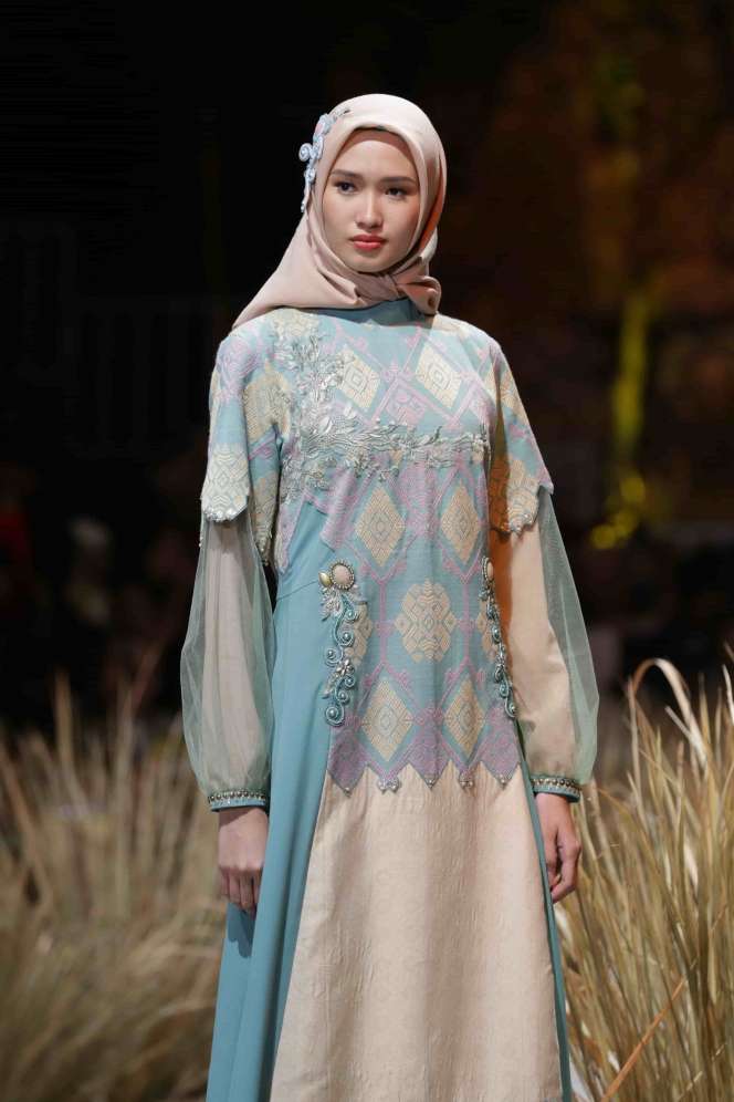 16 Busana Muslim Etnik NTB Rancangan Lia Afif 