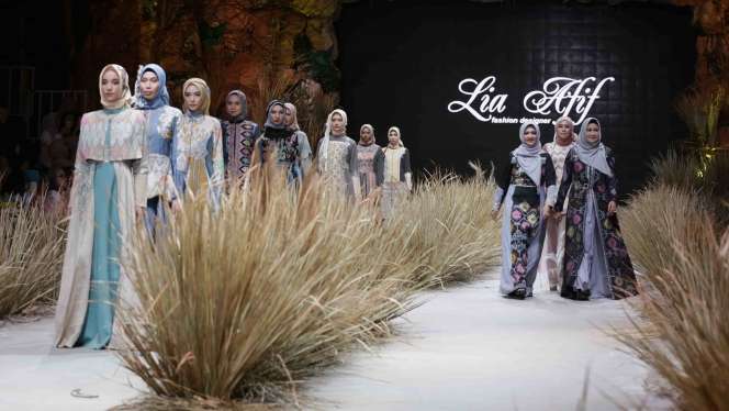 16 Busana Muslim Etnik NTB Rancangan Lia Afif 