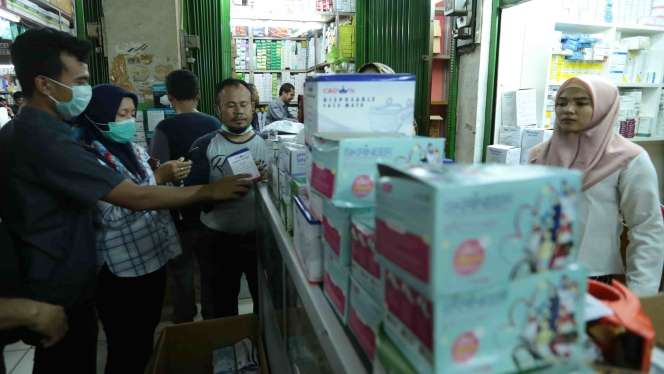 Warga Berburu Masker Usai 2 Warga Depok Positif Corona