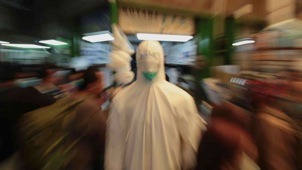 Warga Berburu Masker Usai 2 Warga Depok Positif Corona