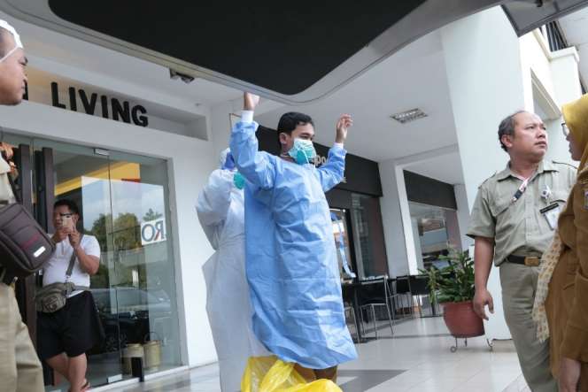 Sterilisasi Restoran Amigos Tempat WNI Diduga Tertular Corona