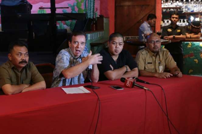 Sterilisasi Restoran Amigos Tempat WNI Diduga Tertular Corona