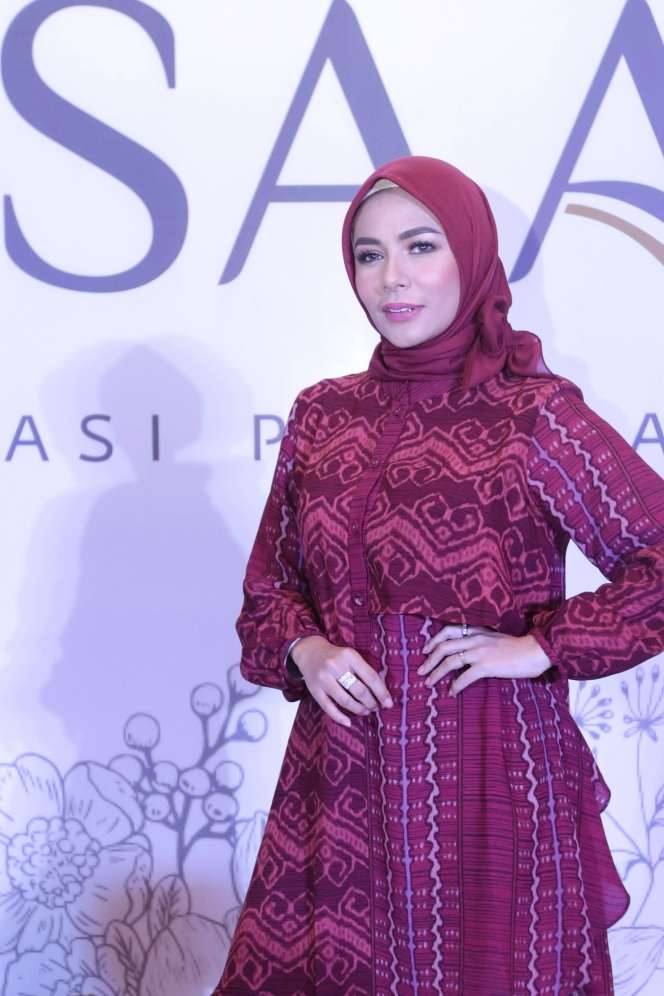Trik Padu Padan Busana Hijab ala Meisya Siregar