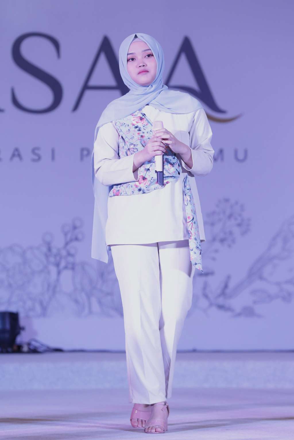 Gaya Hijab Putri Delina, Putri Sule yang Berparas Cantik
