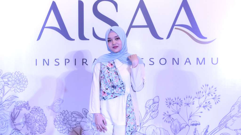Gaya Hijab Putri Delina, Putri Sule yang Berparas Cantik