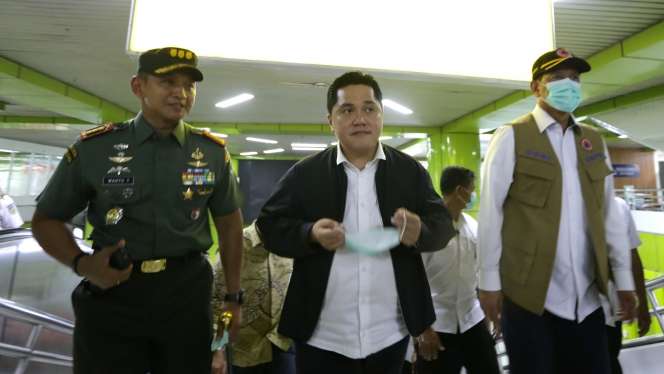 Cegah Penyebaran Corona, Stasiun Gambir Disemprot Disinfektan