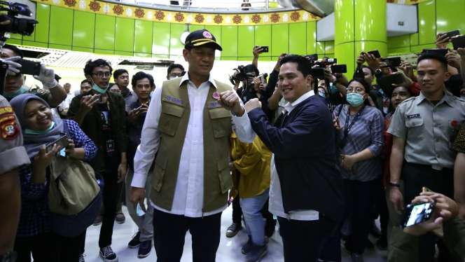 Cegah Penyebaran Corona, Stasiun Gambir Disemprot Disinfektan