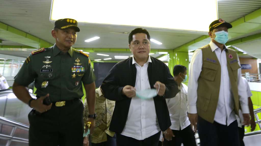 Cegah Penyebaran Corona, Stasiun Gambir Disemprot Disinfektan