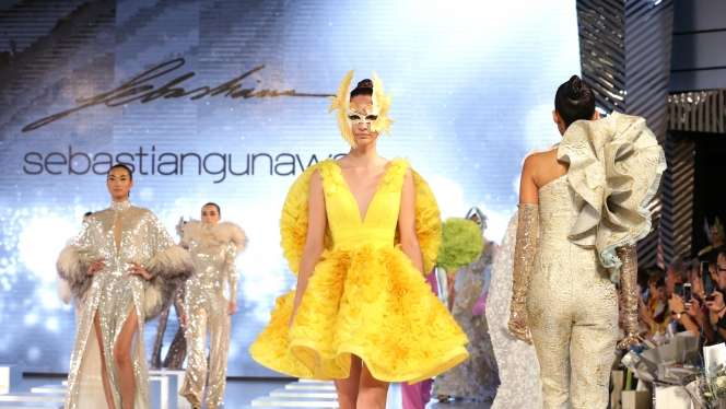 Koleksi Fly for Freedom dari Sebastian Gunawan