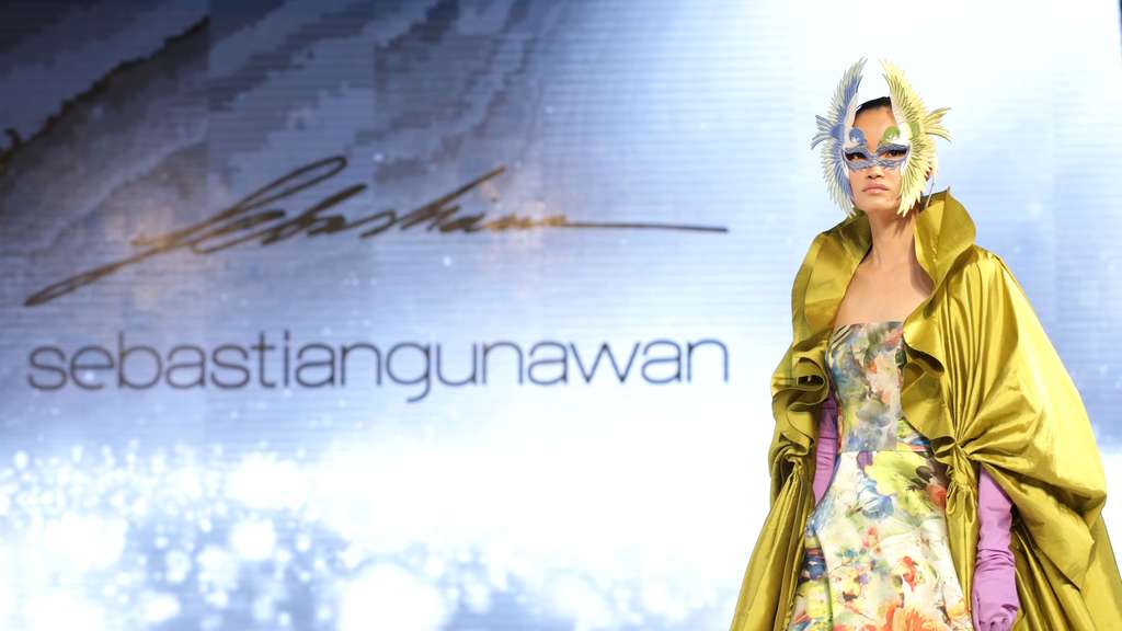 Koleksi Fly for Freedom dari Sebastian Gunawan