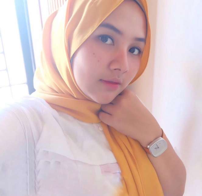Gaya Hijab Una Maulina, Calon Istri Sahrul Gunawan 