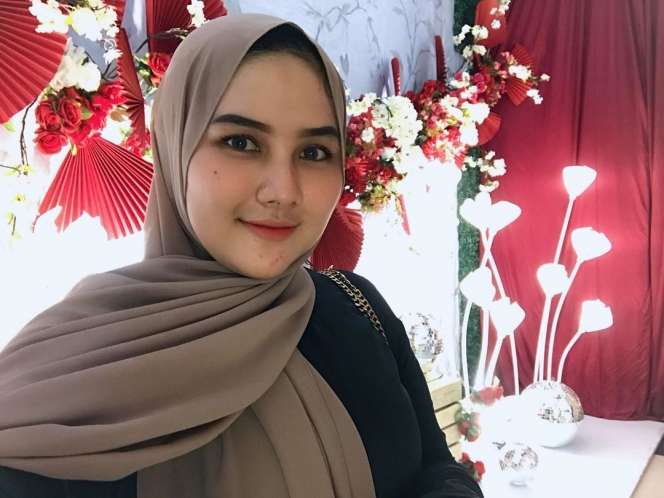 Gaya Hijab Una Maulina, Calon Istri Sahrul Gunawan 