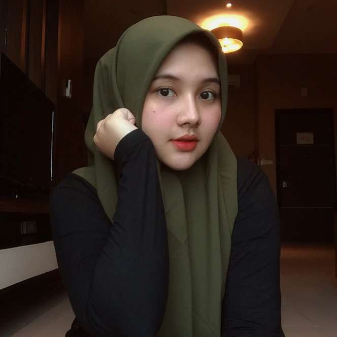 Gaya Hijab Una Maulina, Calon Istri Sahrul Gunawan 