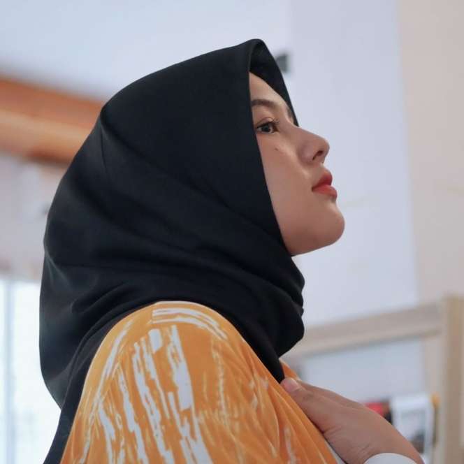 Gaya Hijab Una Maulina, Calon Istri Sahrul Gunawan 