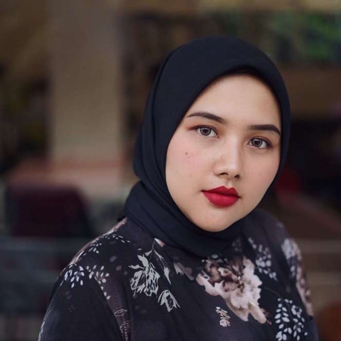 Gaya Hijab Una Maulina, Calon Istri Sahrul Gunawan 