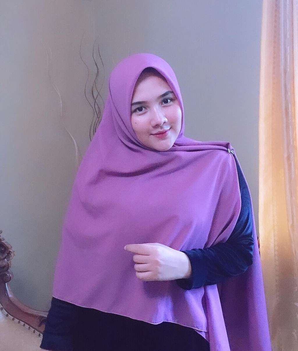 Gaya Hijab Una Maulina, Calon Istri Sahrul Gunawan 