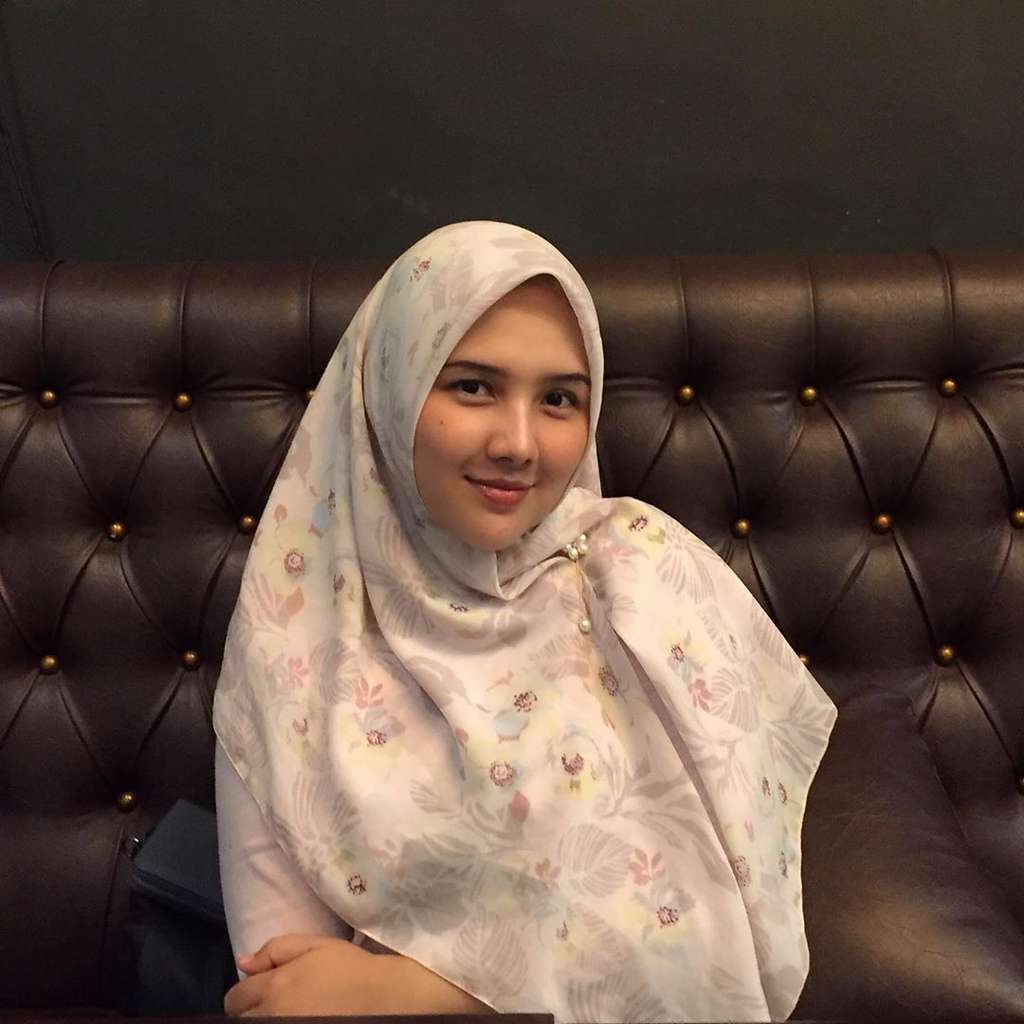 Gaya Hijab Una Maulina, Calon Istri Sahrul Gunawan 