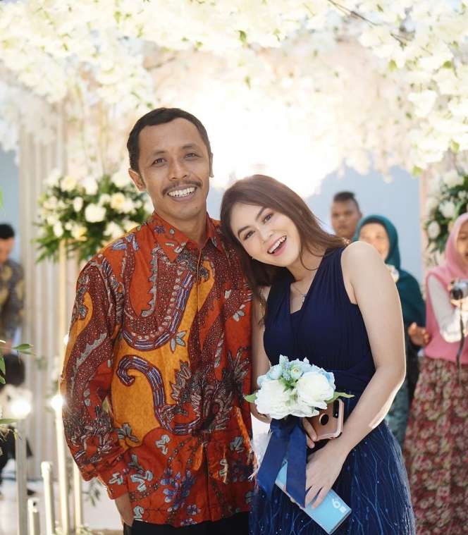5 Istri Cantik Komedian Indonesia, Jarang Terekspose