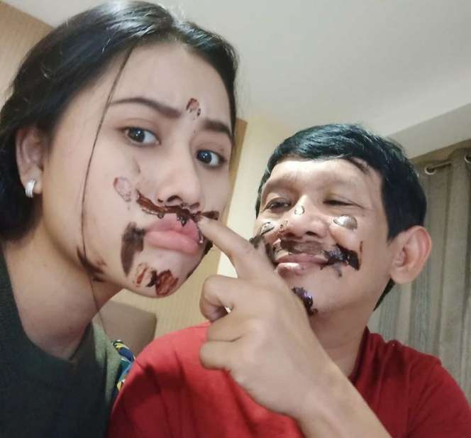 5 Istri Cantik Komedian Indonesia, Jarang Terekspose