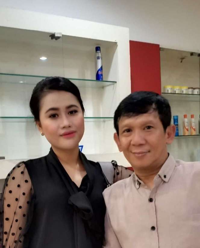5 Istri Cantik Komedian Indonesia, Jarang Terekspose