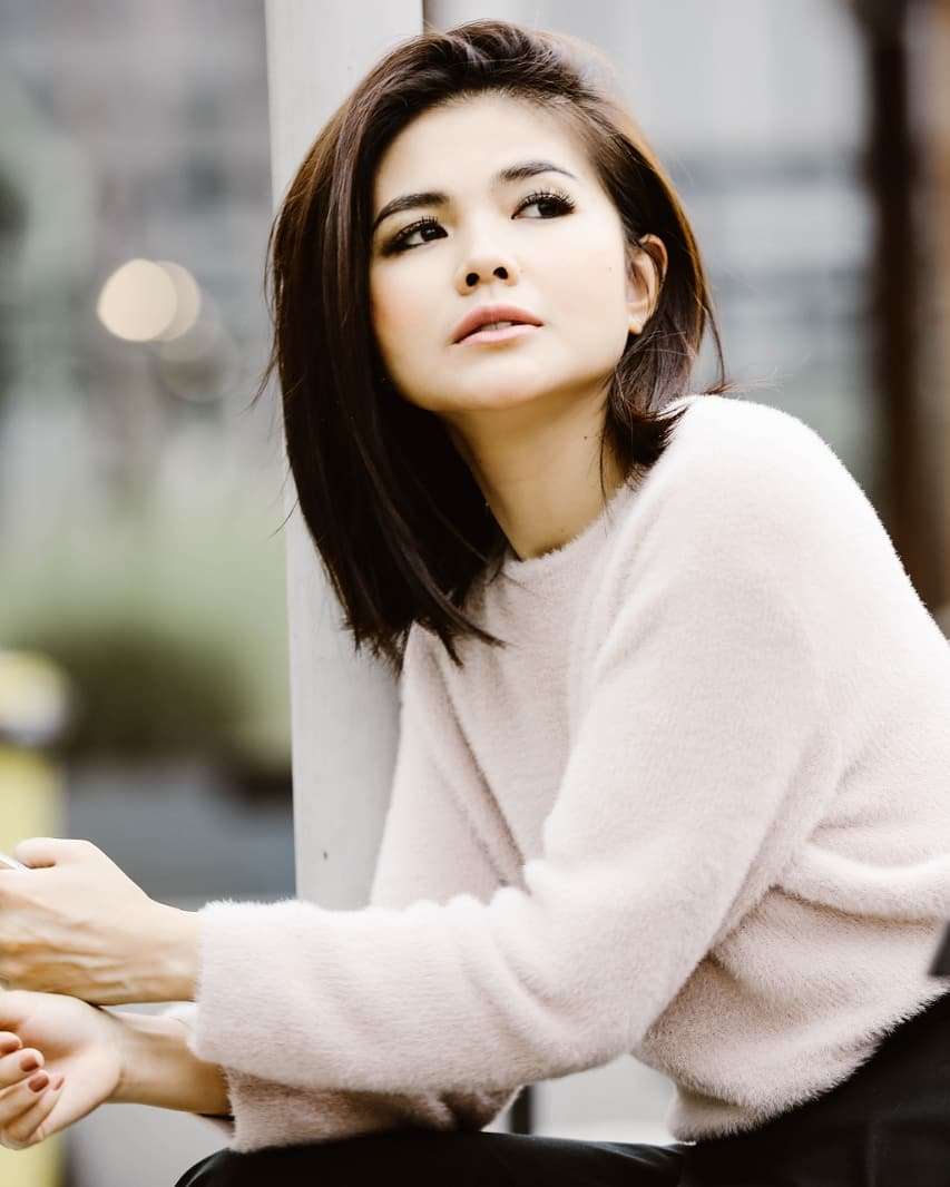 5 Istri Cantik Komedian Indonesia, Jarang Terekspose