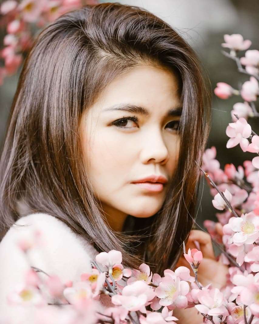 5 Istri Cantik Komedian Indonesia, Jarang Terekspose
