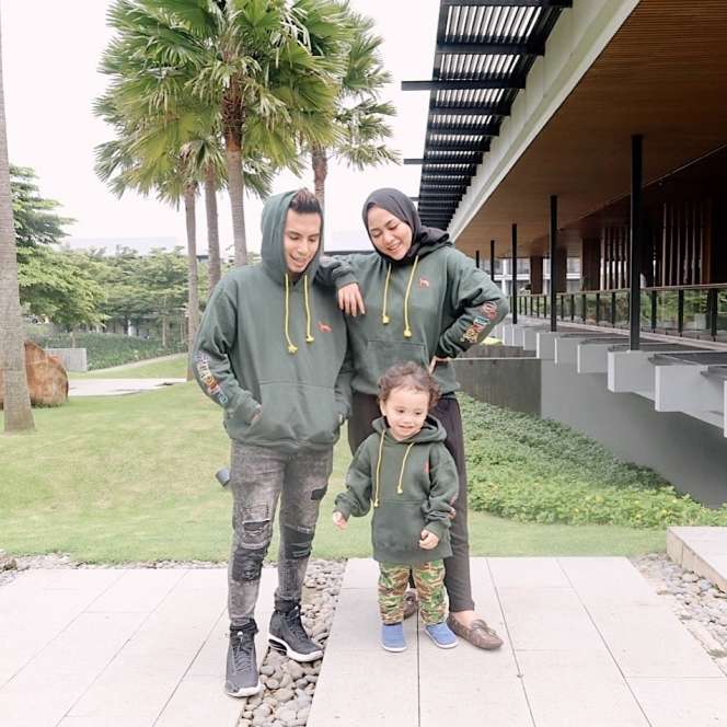 Bantu Perangi Corona, Ini 7 Gaya Sederhana Rachel Vennya 