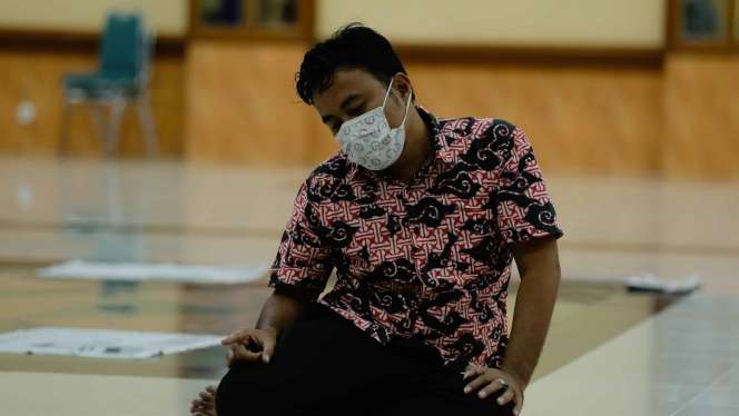 Foto Sholat Jumat di Masjid Al-Azhar, Jamaah Tak Berjarak