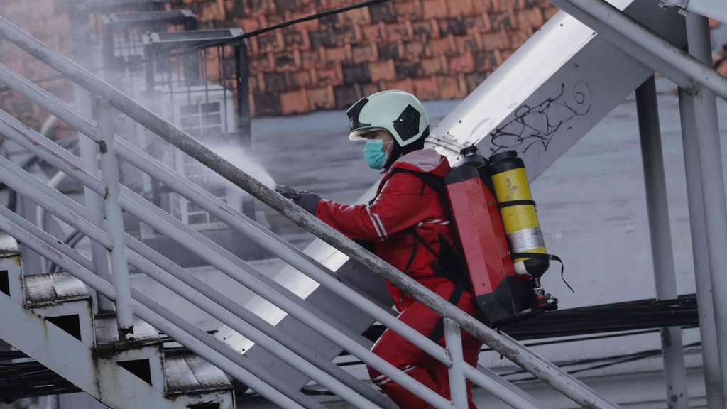 Penyemprotan Disinfektan Dilakukan di Kawasan Jakarta Timur