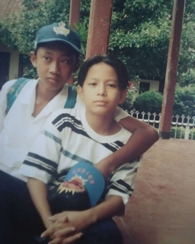 5 Gaya Rambut Belah Tengah Ariel NOAH Zaman SMP