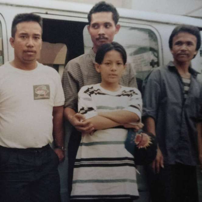 5 Gaya Rambut Belah Tengah Ariel NOAH Zaman SMP