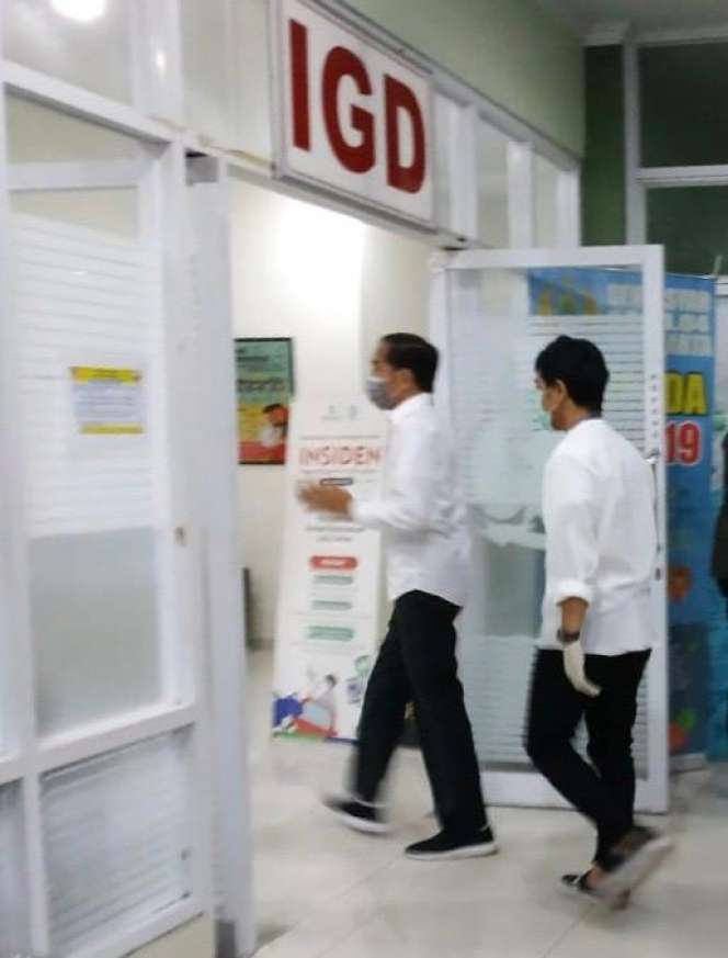 Ibunda Meninggal, Jokowi Tiba di RST Slamet Riyadi