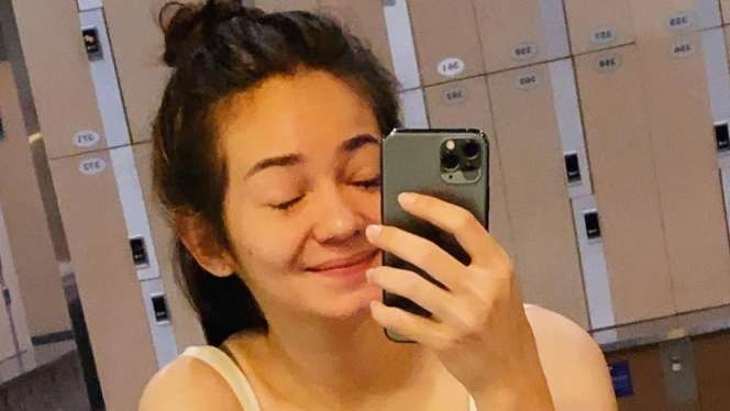 Kocak, 7 Potret Jadul Artis Cantik Ikutan 'Until Tommorow'