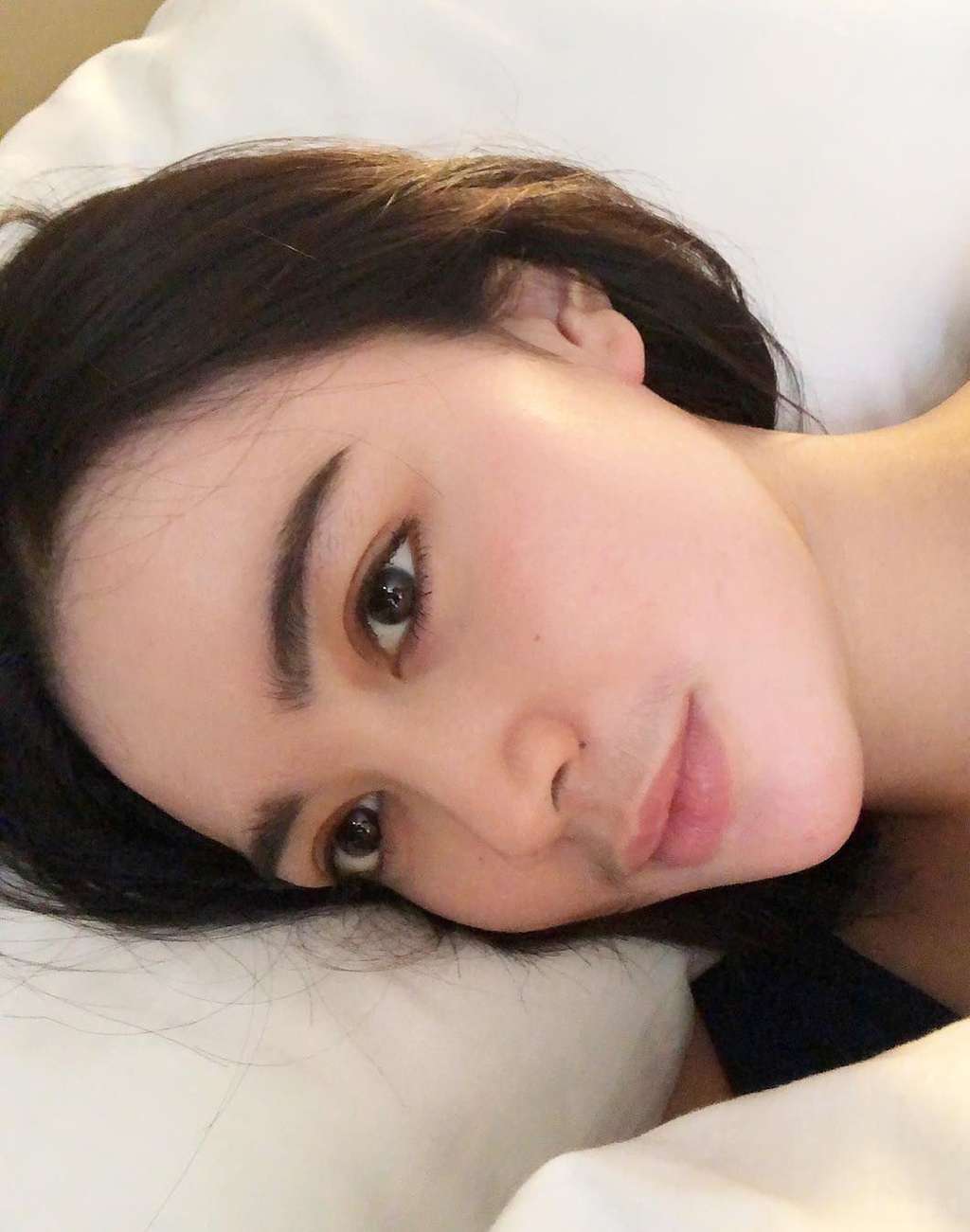 6 Potret Penampilan Polos Wika Salim