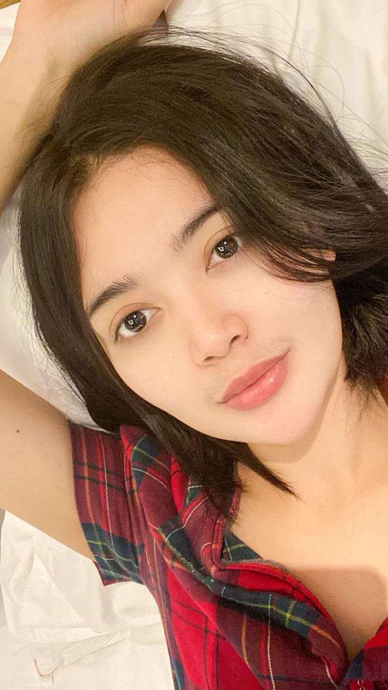 6 Potret Penampilan Polos Wika Salim