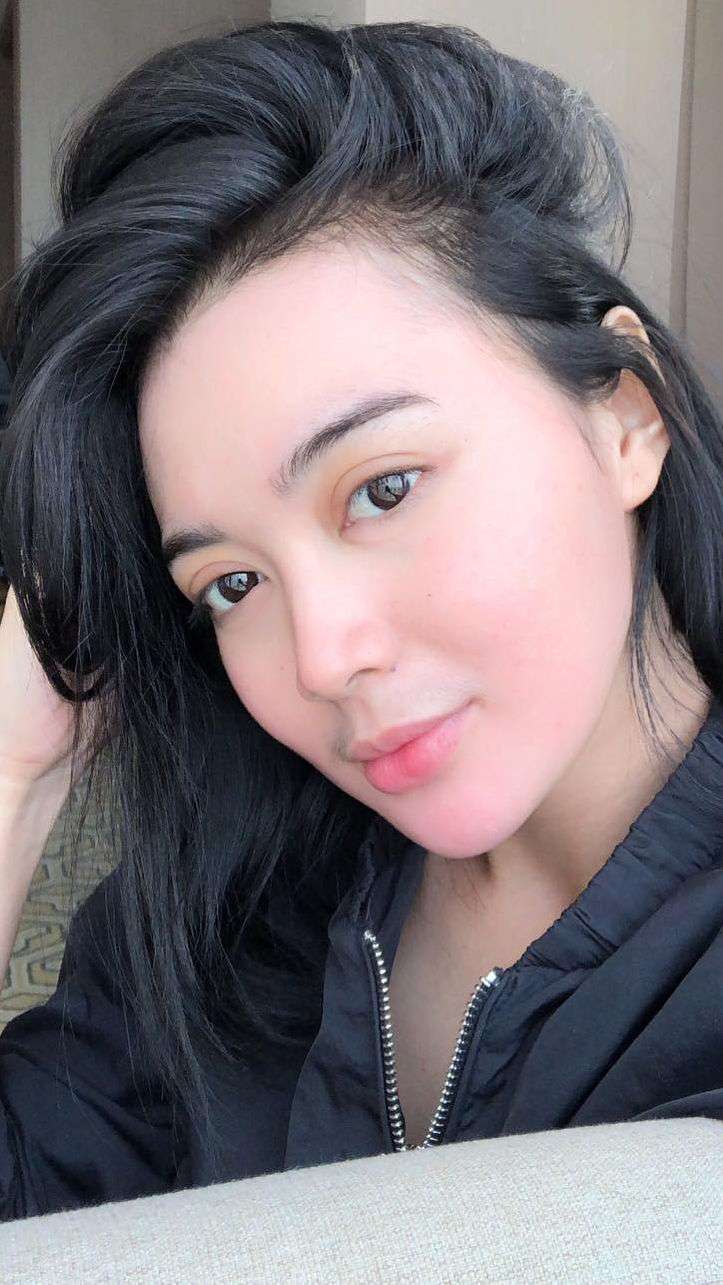 6 Potret Penampilan Polos Wika Salim